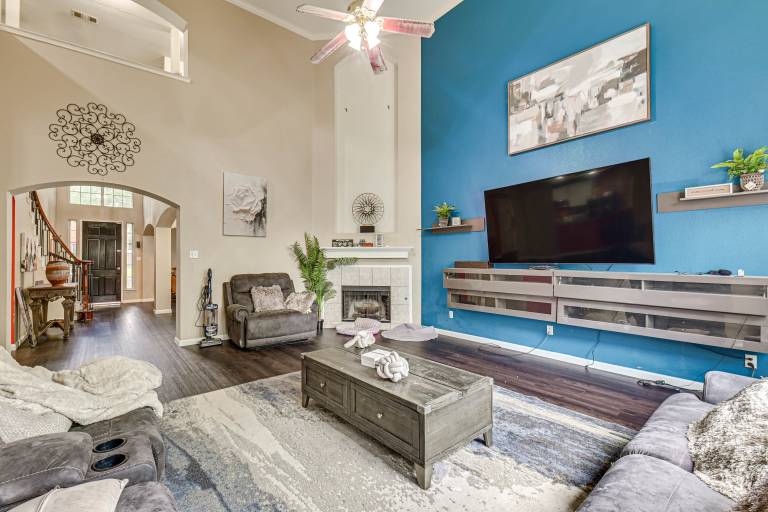 Shop, Play & Explore: Family Home in Allen — photo 4