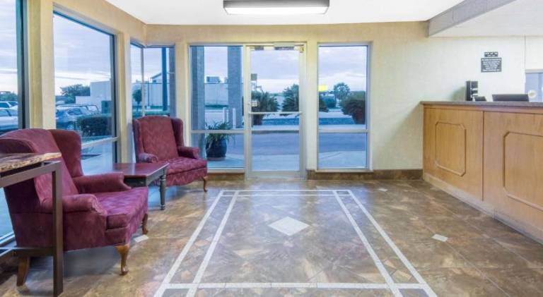 Super 8 by Wyndham Seguin — photo 2