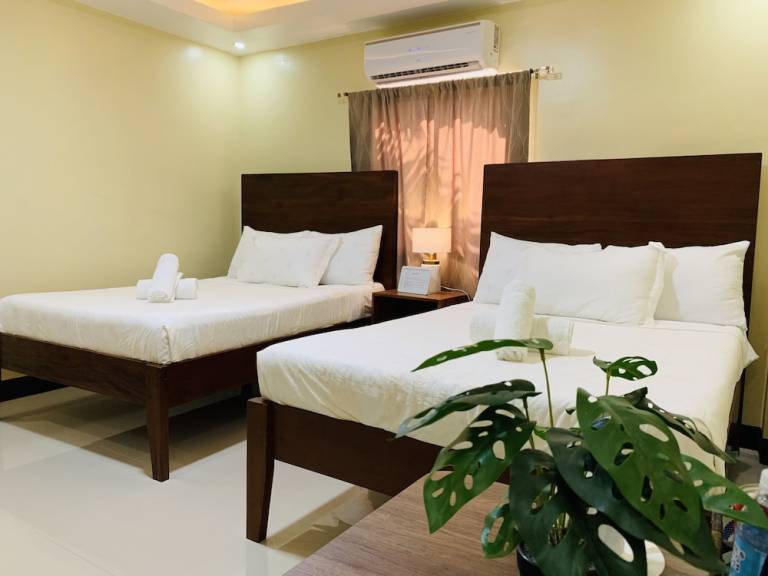 Hostel Looc