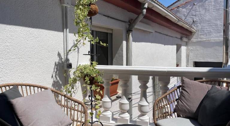 Holiday apartment with jacuzzi, terrace & garden — photo 3