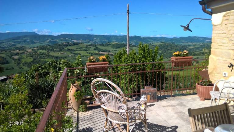Vacation home with terrace & barbecue | Mountain view — photo 3