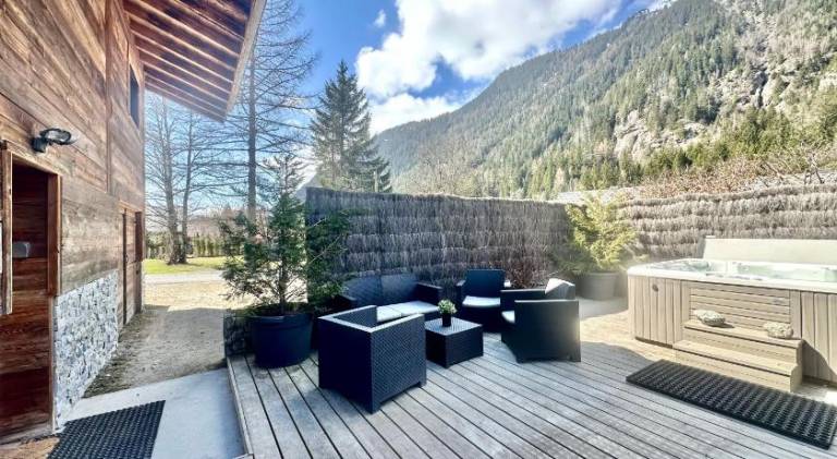 Chalet with jacuzzi — photo 4