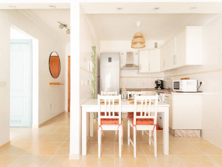 Holiday apartment with pool & garden — photo 4
