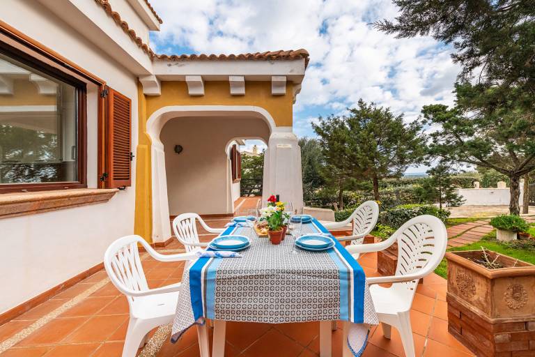 Villa with barbeque & garden — photo 5