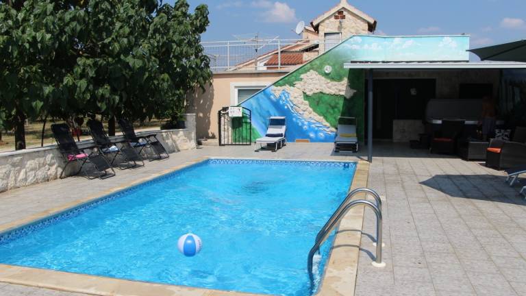 Fully equipped villa with hot tub, grill & private pool | Pets allowed in Vodice