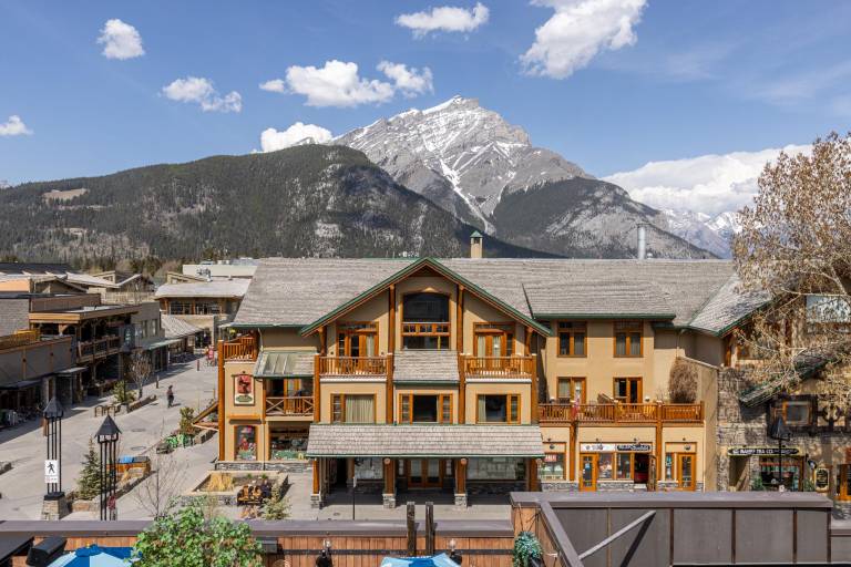 Brewster's Mountain Lodge in Banff, AB