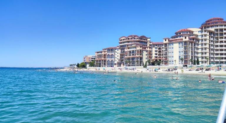 Beautiful holiday apartment with yard, patio & private pool | Beach nearby | Pet-friendly — photo 3