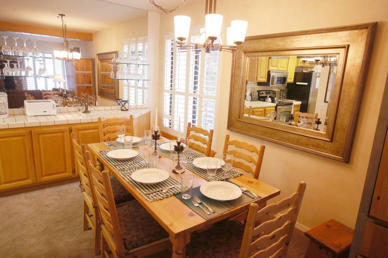 Child-friendly spacious condo with sauna, hot tub & pool | Mountain view | Next to the ski | Pets are welcome — photo 4