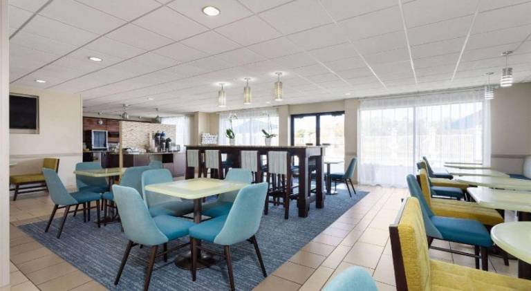 La Quinta Inn & Suites by Wyndham Bonita Springs Naples N. — photo 5