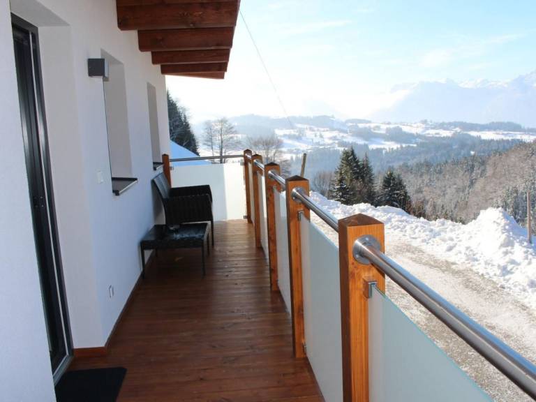 Fully equipped beautiful holiday apartment with patio, grill & yard | Mountain view | Pets are welcome — photo 3