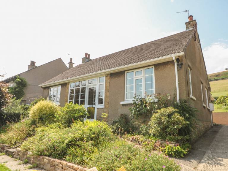 Family-friendly pleasant cottage with yard | Pet-friendly — photo 2