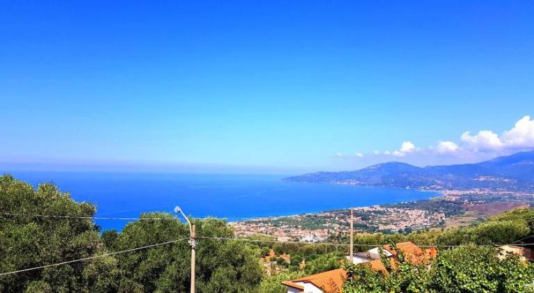 Holiday apartment with yard & patio in Ascea