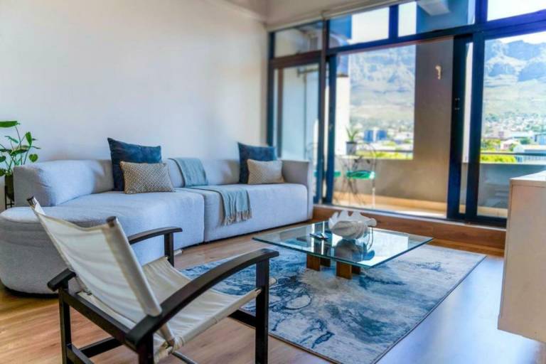 Modern APT with Mountain Views