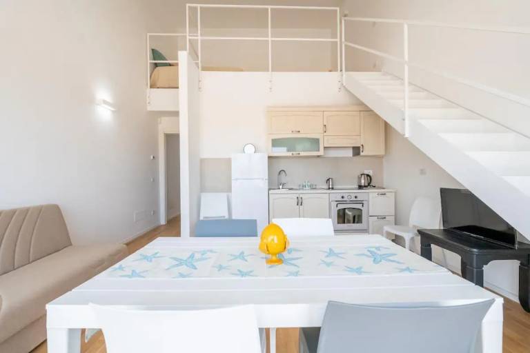 Family-friendly rental apartment with patio | Water view | Next to the beach | Pets are welcome — photo 5