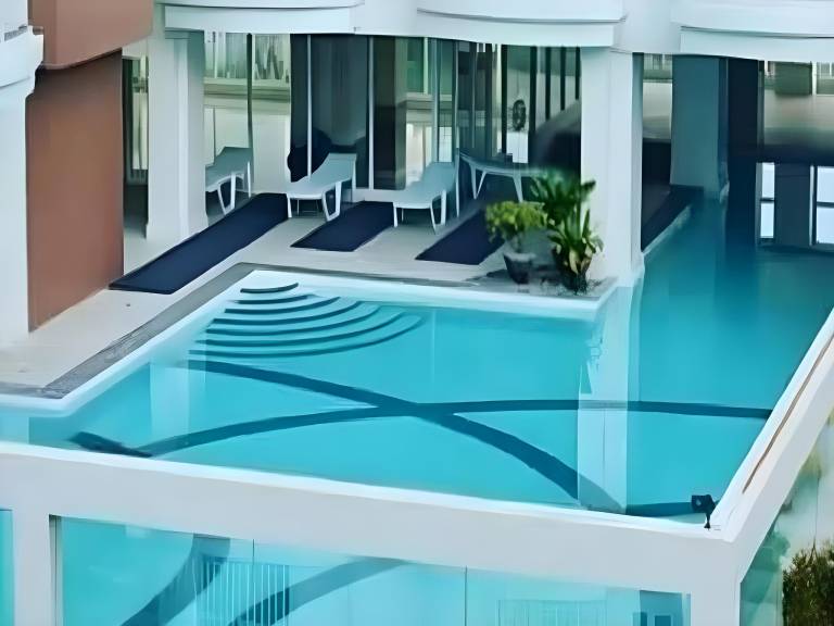 Apartment with pool — photo 4