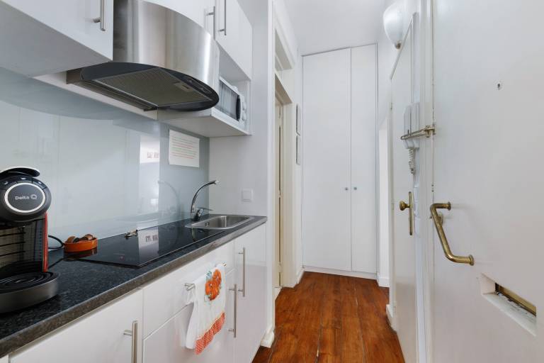 Apartment 'Cantinho Lusitano in Príncipe Real' with Wi-Fi and Air Conditioning — photo 4