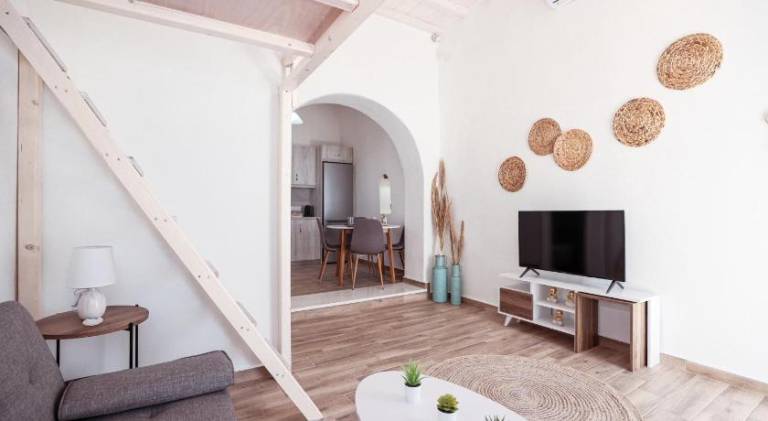 Apartment with patio | Perfect for remote work — photo 2