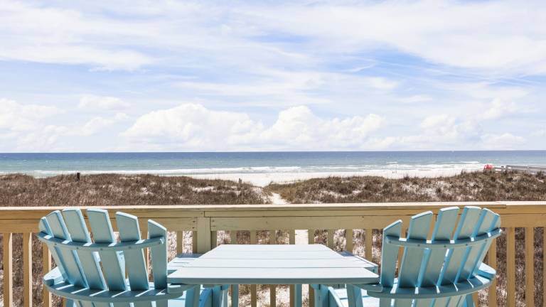 Spacious beachfront retreat for 13 — photo 2