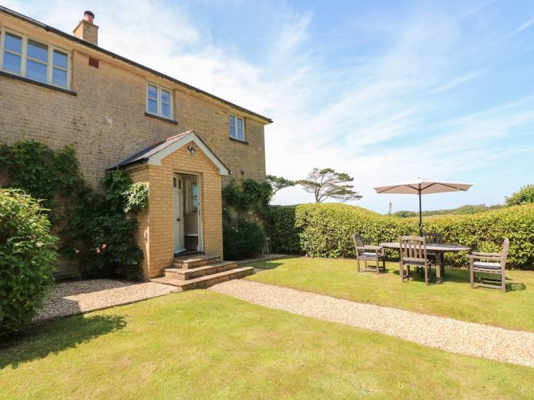 Cottage  Niton