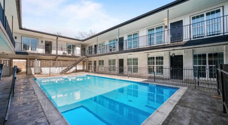 Central Heights 2BR Oasis with Pool & Free Park in Houston, TX