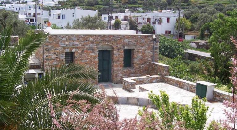 Vacation home with terrace in Sifnos