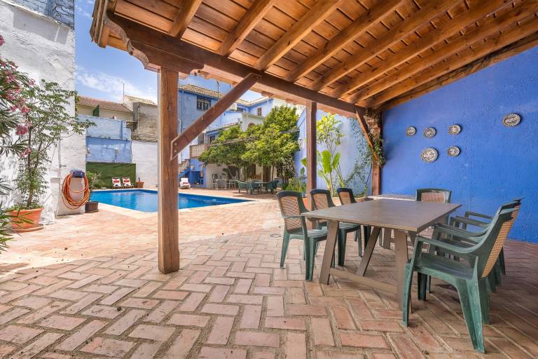 Vacation home with fast internet, private pool & grill | City view — photo 3