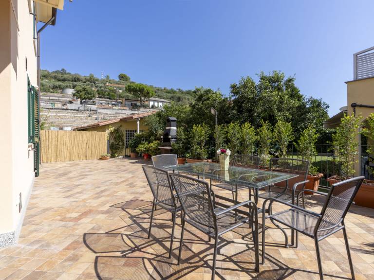 Holiday apartment with patio, yard & barbeque | Pets allowed — photo 2
