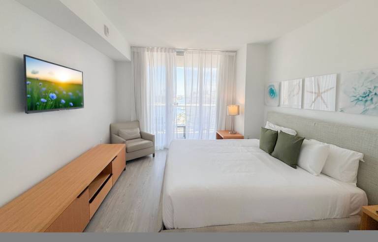 Excellent One Bedroom Apartment with Great View