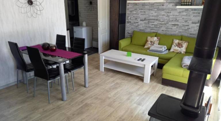 Beautiful vacation home with barbeque, garden & patio | Pets are welcome — photo 2
