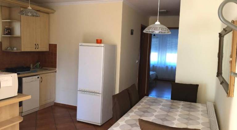 Holiday apartment with terrace, yard & grill — photo 4