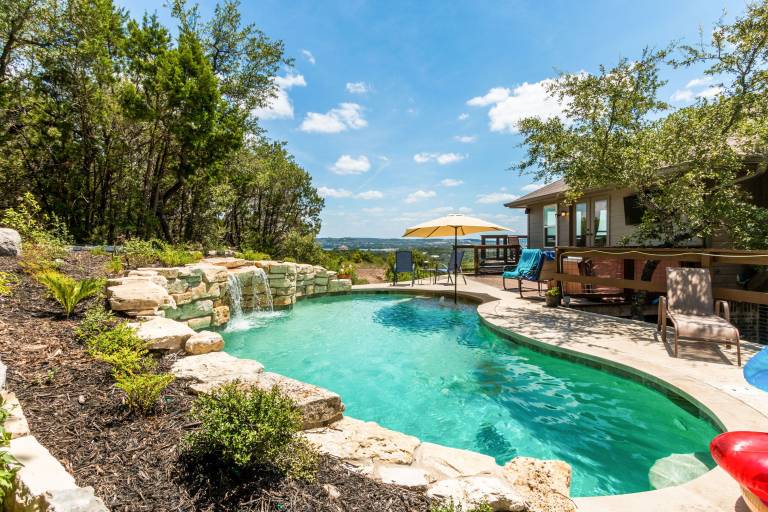 House  Hudson Bend