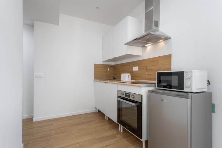 Sunny Apartment, 3 Bedrooms, Breakfast Included (Thu, Fri, Sat, Sun) — photo 4