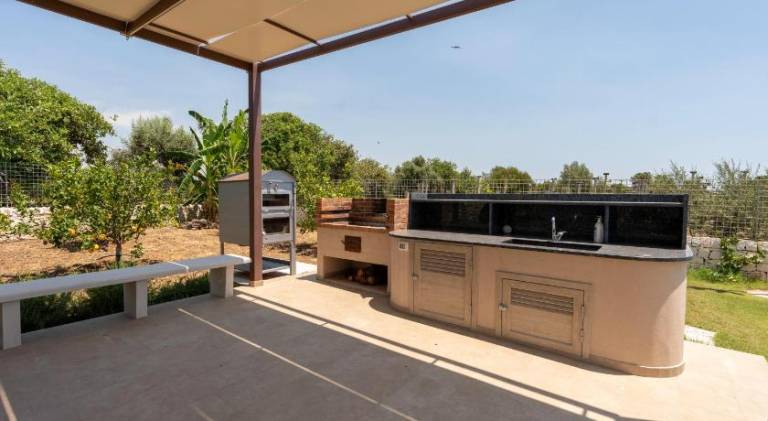 Villa with pool & jacuzzi — photo 5