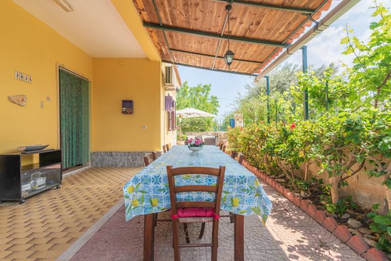 Holiday Home 'Casale Siculo' with Wi-Fi, Garden and Terrace in Avola