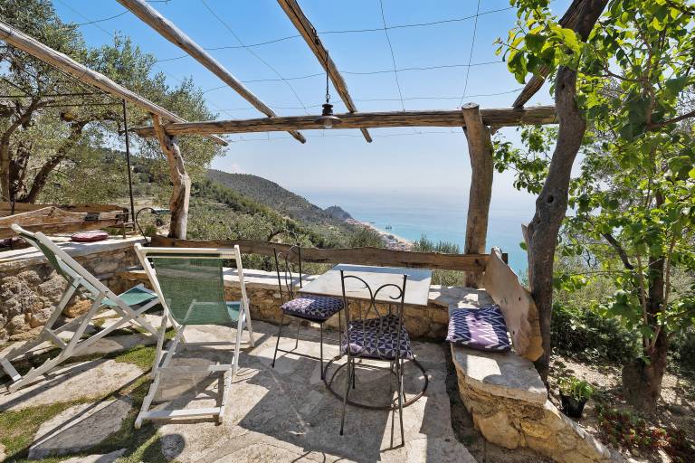 Apartment 'Ulivo' with Sea View, Shared Terrace, and Wi-Fi in Finale Ligure