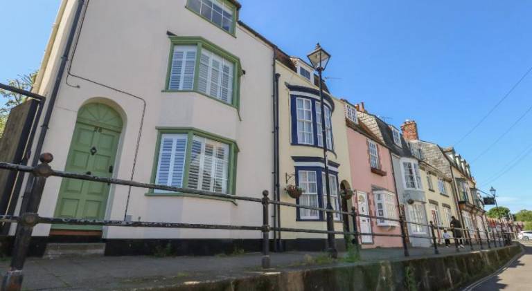 Spacious vacation home | Pets allowed in Weymouth