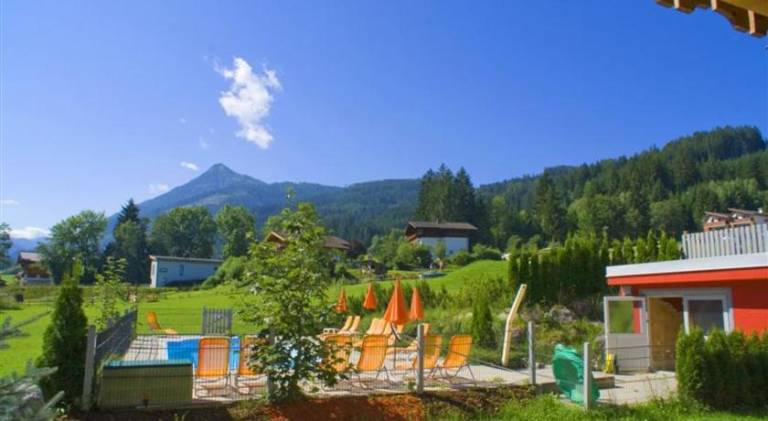 Holiday apartment with pool, patio & grill — photo 5