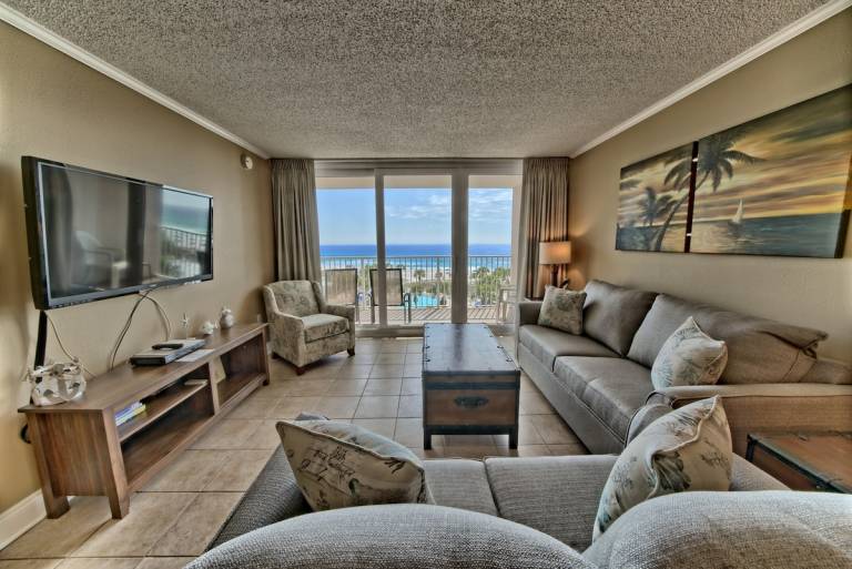Condo with pool — photo 2