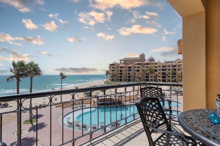 Condo  Sandy Beach