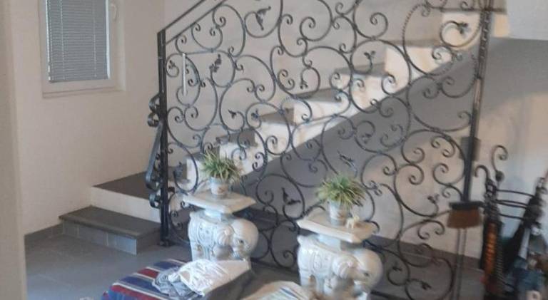 Rental apartment with terrace, yard & private pool | Pets allowed — photo 4
