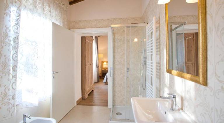 Serviced apartment with terrace, garden & pool — photo 2