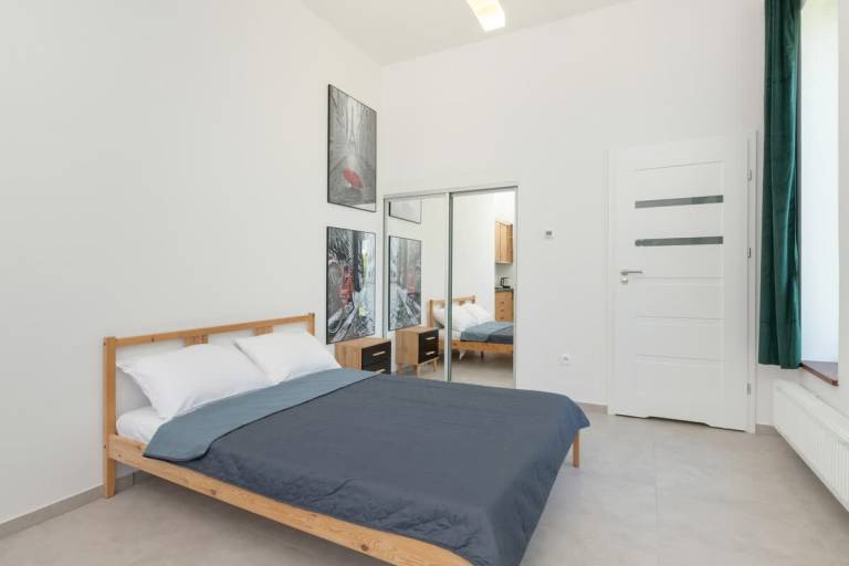 Rental apartment with yard — photo 2