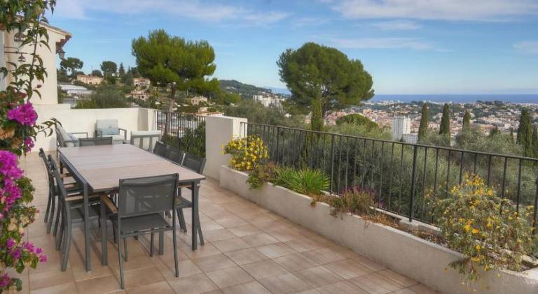Villa with private pool, patio & yard in Valbonne