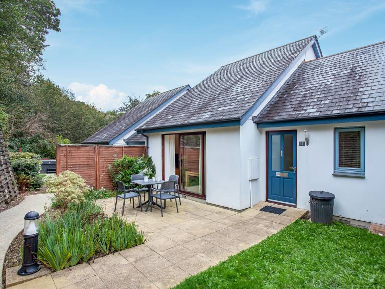 Family-friendly charming cottage with pool, garden & barbecue | Pet-friendly in Truro