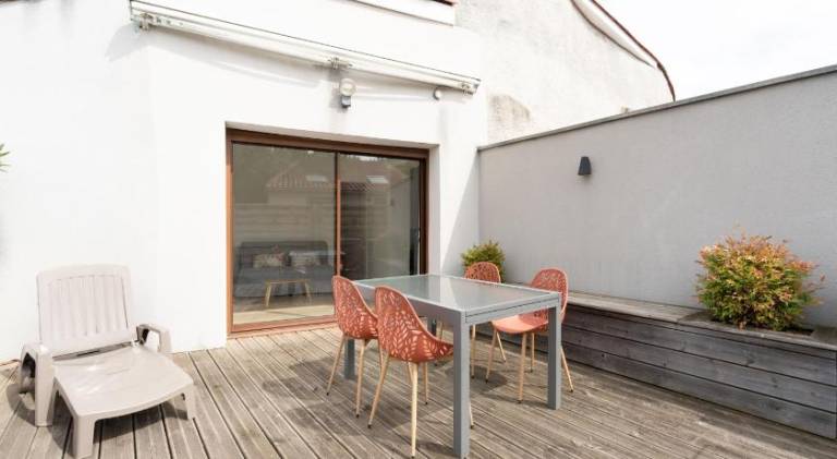 House with patio & garden — photo 4