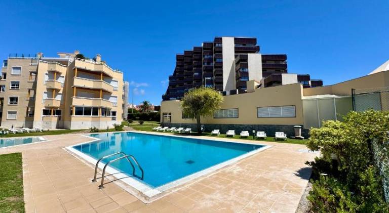 Apartment with pool — photo 2
