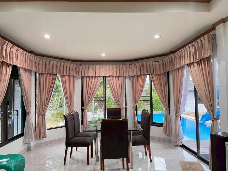 Villa with pool, yard & barbecue — photo 3