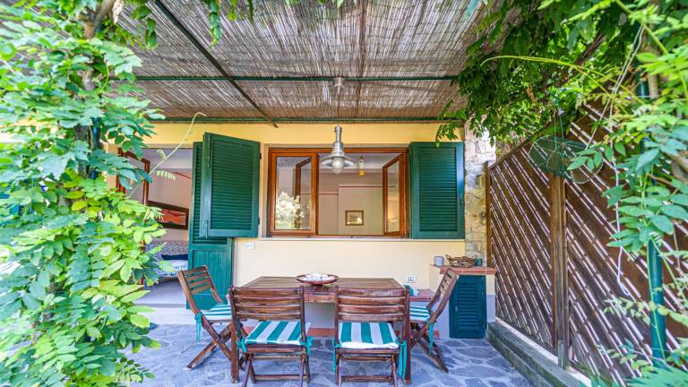 Holiday apartment with garden — photo 4