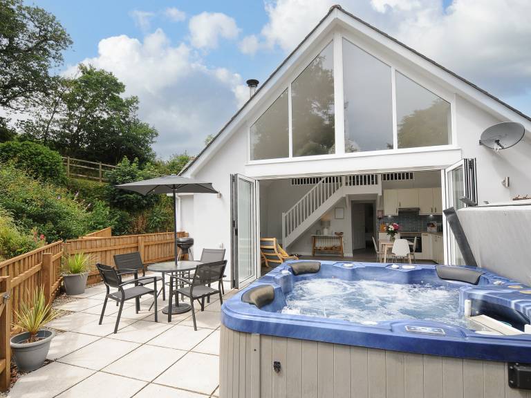 Family-friendly cottage with garden, hot tub & terrace | Beach view | Pets are welcome — photo 3