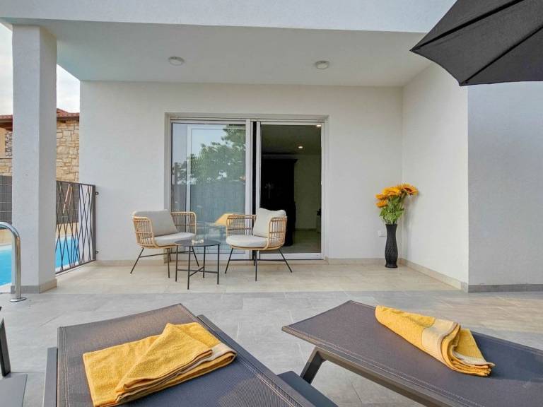 House with terrace, BBQ & private pool — photo 3